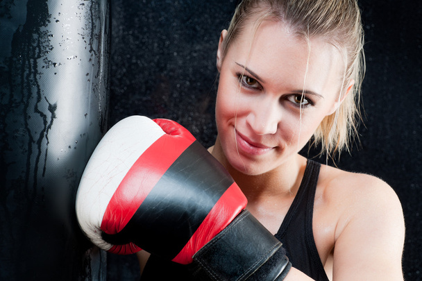 Boxing training woman with gloves in gym - Zdjęcie, obraz