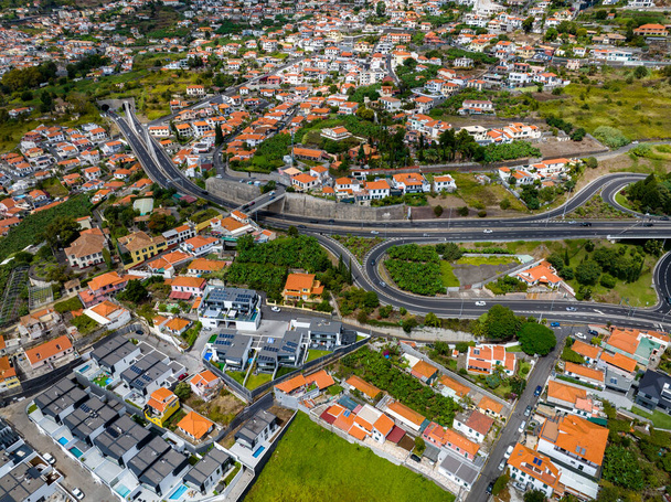 Vista aérea funchal. Funchal es la capital y la ciudad más grande de la isla de Madeira, Portugal. Europa. - Foto, imagen