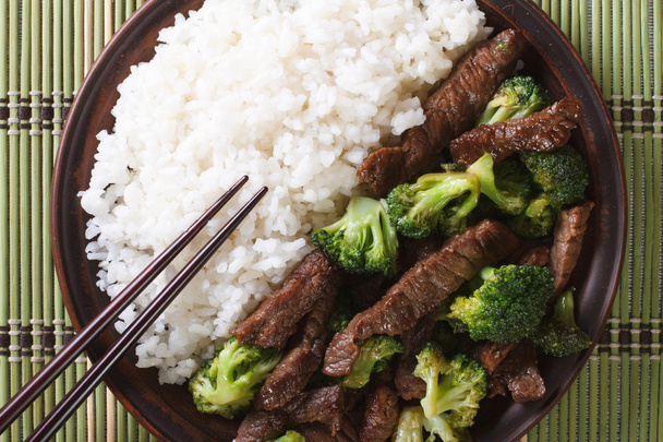 brokoli ve pirinç makro ile sığır eti. Yatay Üstten Görünüm - Fotoğraf, Görsel