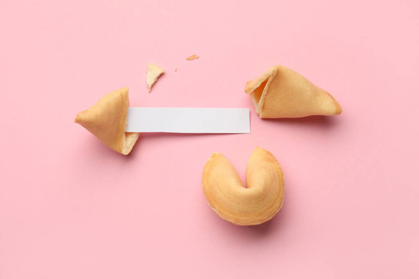 Tasty fortune cookies with predictions on pink background. Space for text - Foto, Imagem