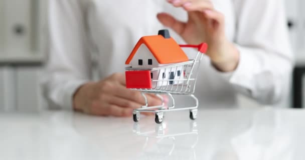 Acheter, vendre ou louer des biens immobiliers. Concept de logement social - Séquence, vidéo