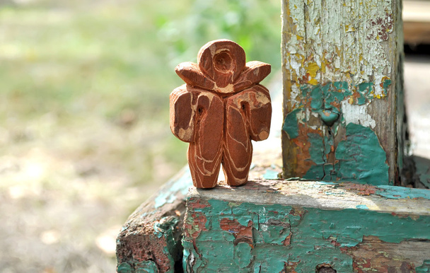 figurina de madera hombre
 - Foto, imagen