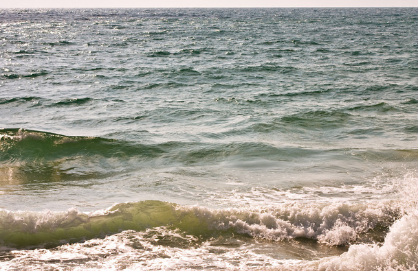 Волны у берега
 - Фото, изображение