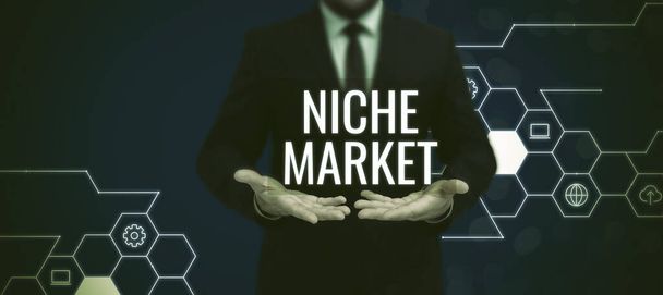 Hand writing sign Niche Market, Word Γράφτηκε στο υποσύνολο της αγοράς στην οποία εστιάζεται το συγκεκριμένο προϊόν - Φωτογραφία, εικόνα