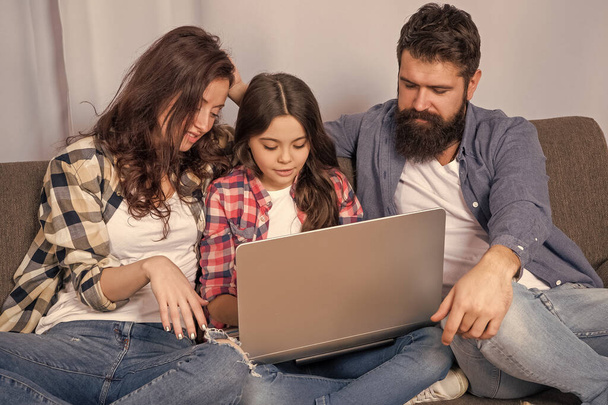 happy parents with kid girl elearning online. mom dad and daughter shopping on cyber monday. modern education and communication. video call. father mother and child use laptop. family blog. - Foto, immagini