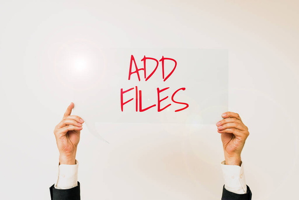 Um einer bestimmten Person, Sache oder einem Dokument mehr Informationen hinzuzufügen, unterzeichnen Sie das Hinzufügen von Dateien, Geschäftsübersicht - Foto, Bild
