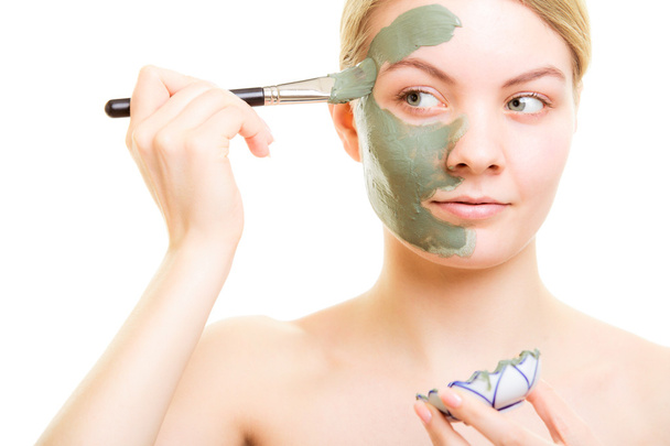 Woman applying mask - Foto, immagini