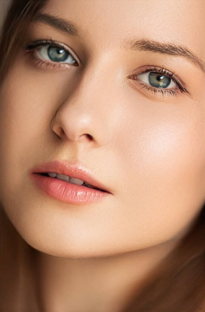 Natural beauty and no make-up look, beautiful young woman as skin care cosmetics and feminine brand concept, face portrait close-up - Foto, afbeelding