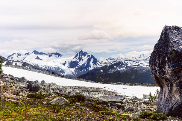 Hike to the Overlord Glacier lookout point near Whistler in Canada - Фото, изображение