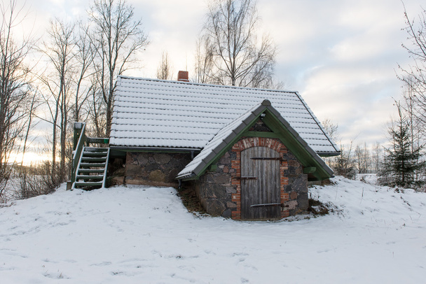 casa rural en invierno en el campo
 - Foto, Imagen