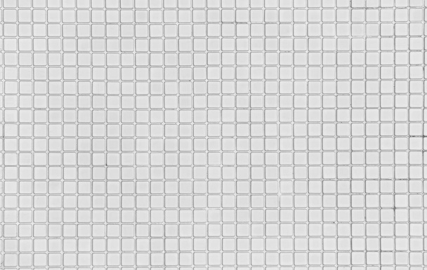 Μικρά λευκά πλακάκια του τοίχου, Λευκά ψηφιδωτά πλακάκια για διακόσμηση στο έργο σας. - Φωτογραφία, εικόνα