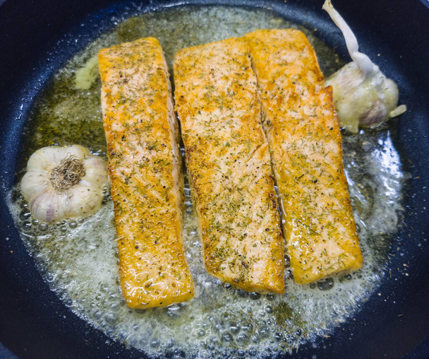 filete de salmón Filete con camarones - Foto, imagen