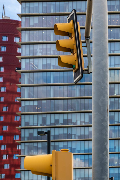 semáforo em um moderno distrito financeiro e empresarial - Foto, Imagem