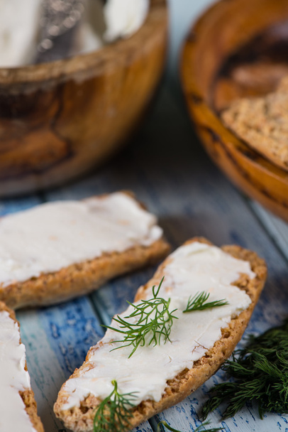 wholegrain bread with fresh dill and soft cheese - Zdjęcie, obraz