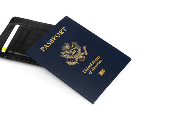 Unted States of America Reisepass und Brieftasche auf weißem Hintergrund. - Foto, Bild