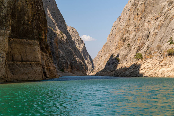 Dark Canyon (Karanlik Kanyon törökül) Kemaliye, Egin, Erzincan, Törökország. Eufrátesz folyó Törökországban. - Fotó, kép