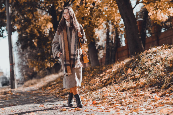 Full length photo of pretty cute lady girlfriend go pavement sidewalk enjoy sunny weather dressed comfort cozy outfit look around outdoors. - Valokuva, kuva