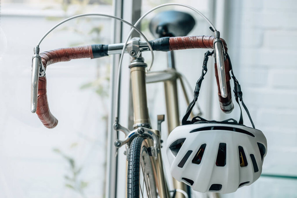 helmet on the bike, cycling and safe sport - Zdjęcie, obraz