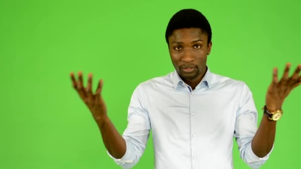 Young handsome black man do not understand - green screen - studio - Footage, Video