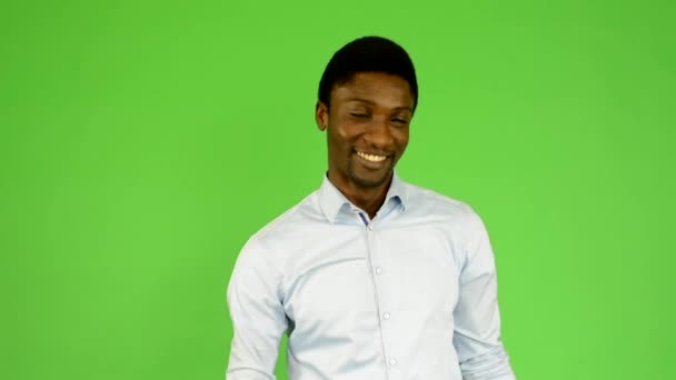 Knappe jonge zwarte man dansen - groene scherm - studio - Video