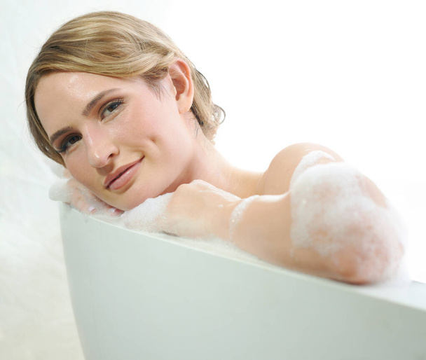 Fresh and invigorated - Beauty. A beautiful young woman smiling at you while enjoying a luxurious bath - Foto, Imagem