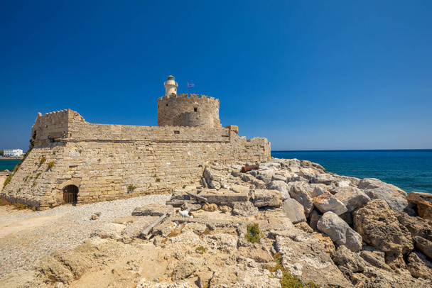 Фортеця Святого Миколая в порту Родосу (Греція).. - Фото, зображення