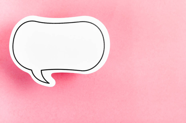 Speech bubble with copy space communication talking speaking concepts on pink color background. - Foto, Bild