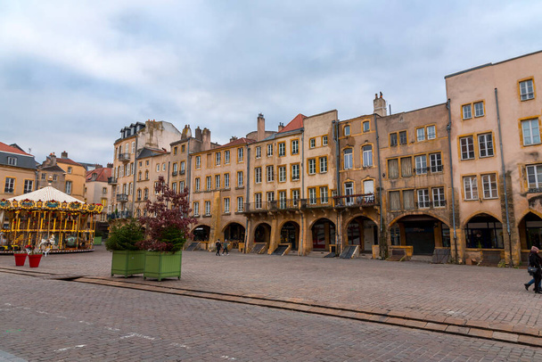 Metz, France - January 23, 2022: Place Saint-Louis is a square located in Metz in the French department of Moselle, Grand-Est, France. - Foto, afbeelding