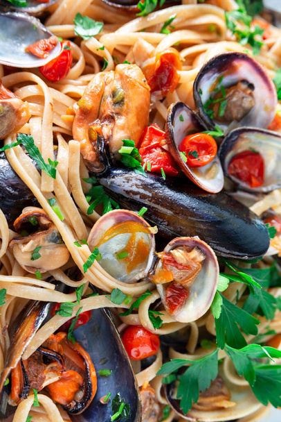 pasta met zeevruchten close-up - Foto, afbeelding