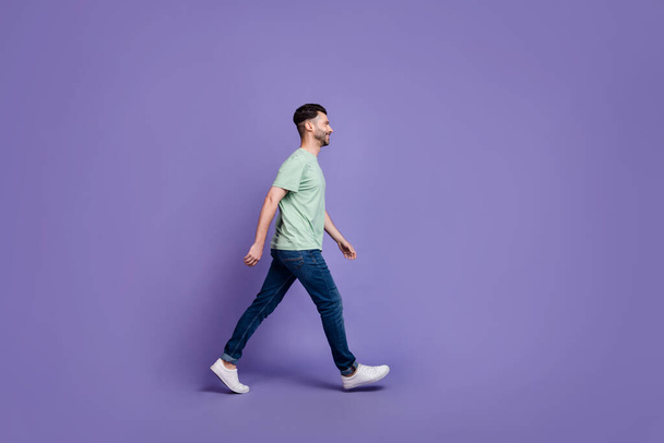 Full length profile side photo of cheerful man stylish clothes empty space hurry store black friday isolated on purple color background. - Foto, Bild