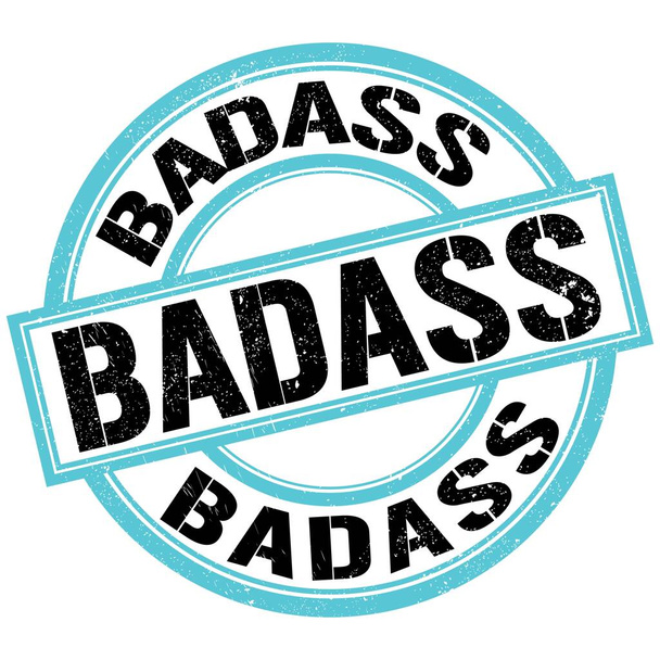 Текст BADASS, написаний на синьо-чорному круглому знаку марки
 - Фото, зображення