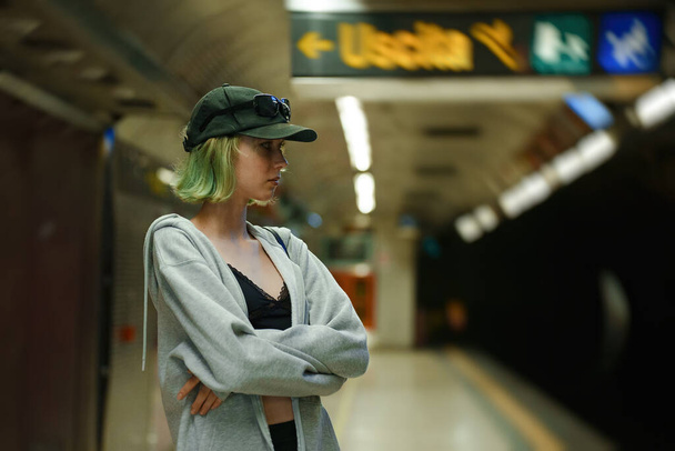 Teenage girl waiting for train in subway. - Zdjęcie, obraz