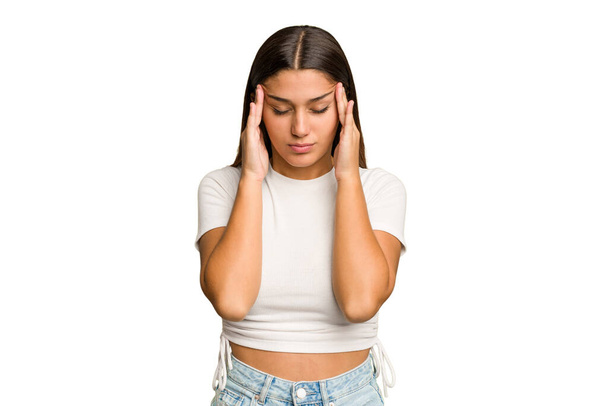 Mladá indická žena izolované cut out odstranění pozadí dotýkání spánků a mají bolesti hlavy. - Fotografie, Obrázek