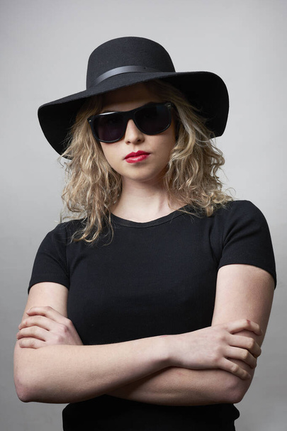 female model inside studio with sunglasses - Fotó, kép