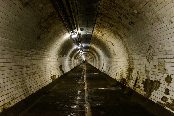 túnel do pé de Greenwich
 - Foto, Imagem