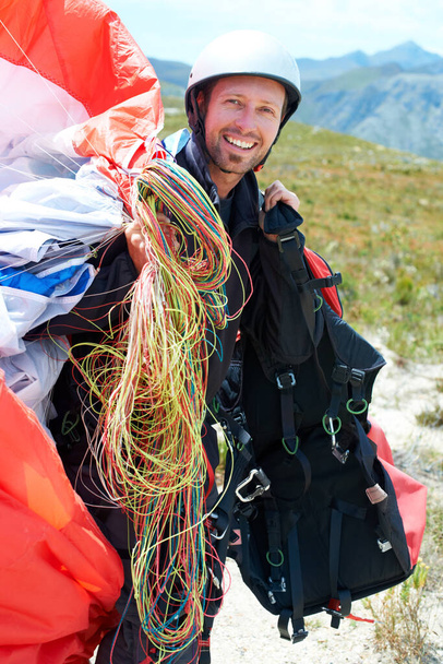 Paragliding is my passion. a man getting ready to go paragliding - Фото, изображение