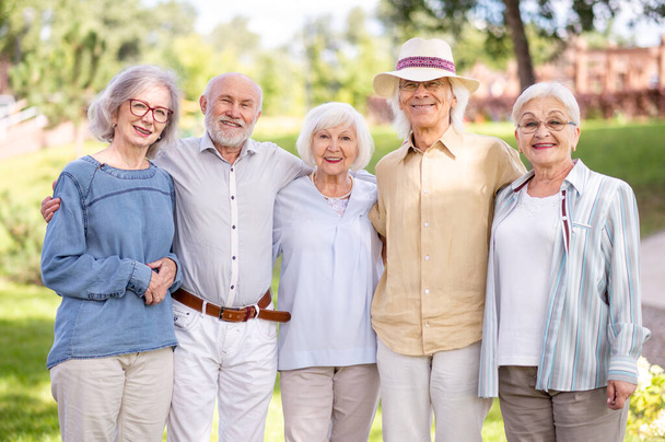 Group of happy elderly people bonding outdoors at the park - Old people in the age of 60, 70, 80 having fun and spending time together, concepts about elderly, seniority and wellness aging - Φωτογραφία, εικόνα