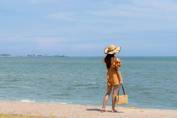 Woman on the sand beach - Φωτογραφία, εικόνα