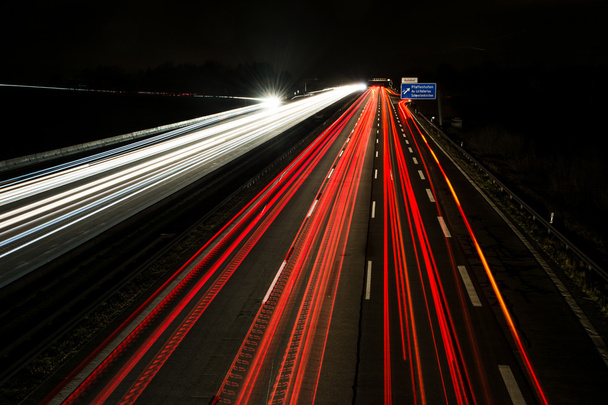 světelné stezky na dálnici - Fotografie, Obrázek