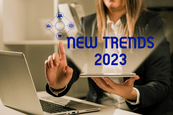 Handschrifttekst New Trends 2023, Bedrijfsoverzicht algemene richting waarin iets zich ontwikkelt - Foto, afbeelding