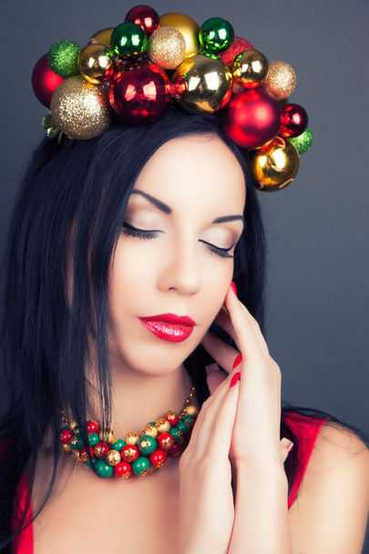 Woman wearing Christmas wreath - Fotografie, Obrázek