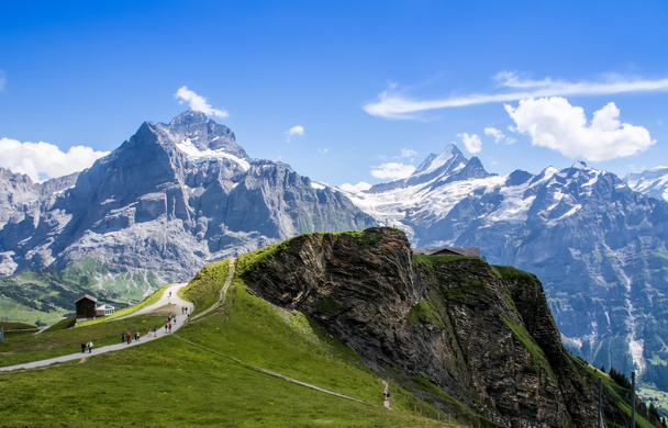 A Jungfrau régió híres Eiger és Mönch és a Jungfrau hegyekre - Fotó, kép