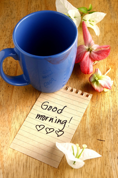 Ruj mark ve bir not kahve kupa - Fotoğraf, Görsel