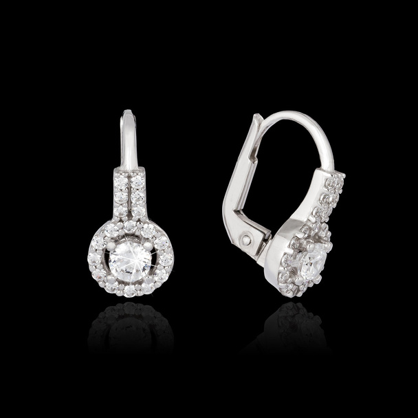Boucles d'oreilles en or blanc avec diamant
 - Photo, image