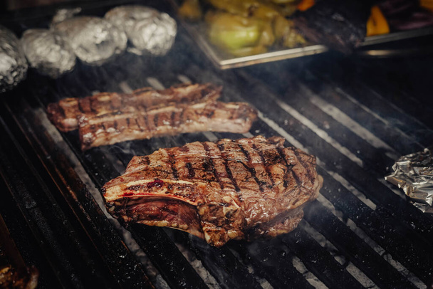 Grilované hovězí maso vynikající kvality v luxusní restauraci - Fotografie, Obrázek
