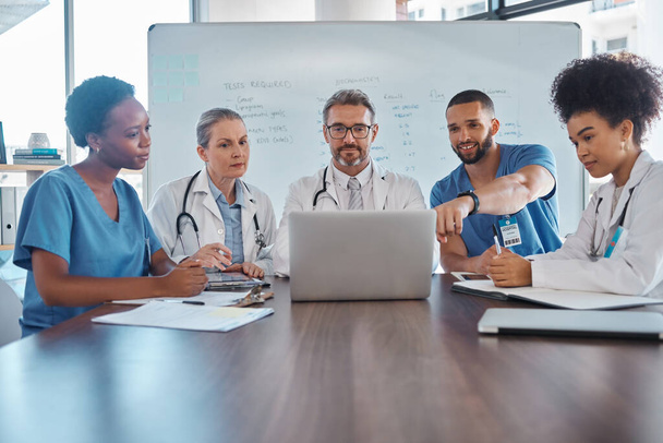 Hospital teamwork, laptop and healthcare planning, medical analytics and wellness collaboration of doctors, nurse and surgeon in meeting. Diversity, training or clinic workers consulting online tech. - Fotoğraf, Görsel