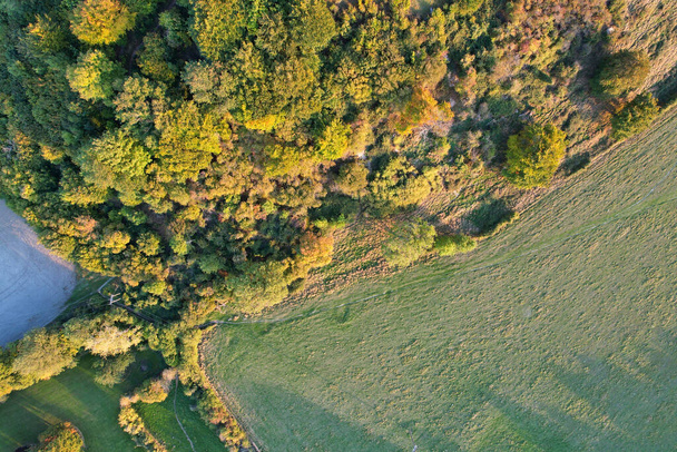 Вид с воздуха на британскую загородную местность в Sharpenhoe Clappers England - Фото, изображение
