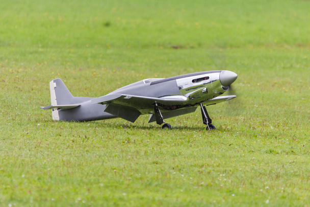 Vliegtuigen - modelvliegtuigen - lage vleugel aerobatics - Foto, afbeelding