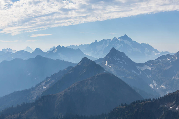 Hermoso pico de montaña en North Cascade Range, Washington, EE.UU. - Foto, imagen