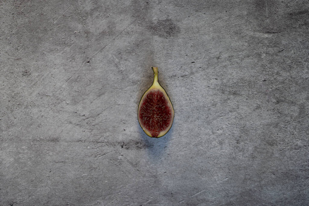 Fig cut in fourth on gray stone table - Fotografie, Obrázek